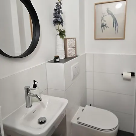 Apartment Zentrumsnah In - Balkon - Gratis Parken *